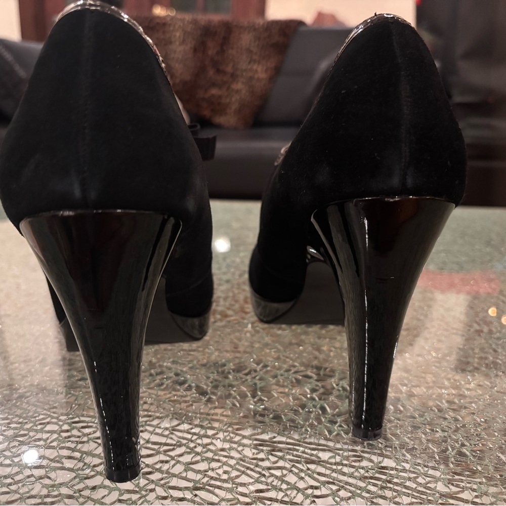 Isaac Mizrahi Black Suede Bow patentleather Pointed Toe Platform Mary Jane Heels - Picture 5 of 10